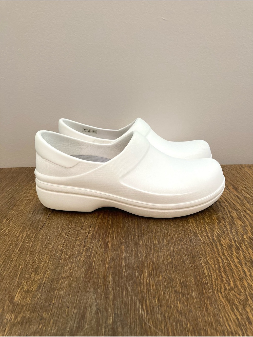 Crocs Neria Pro ll Slip Resistant Nurse Clog Women’s Size 8 White